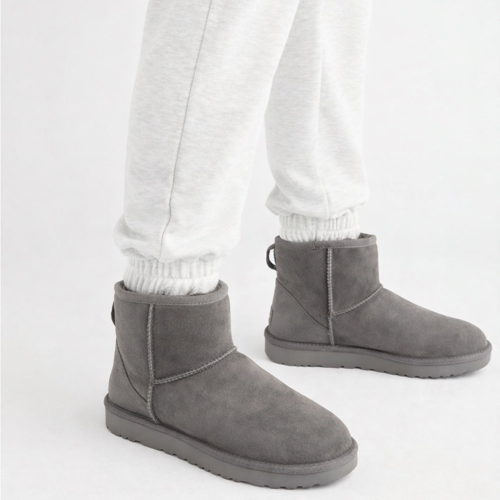 UGG Gray Classic Mini II Shearling Lined Ankle Boots Sz 9 Warm Snow Winter